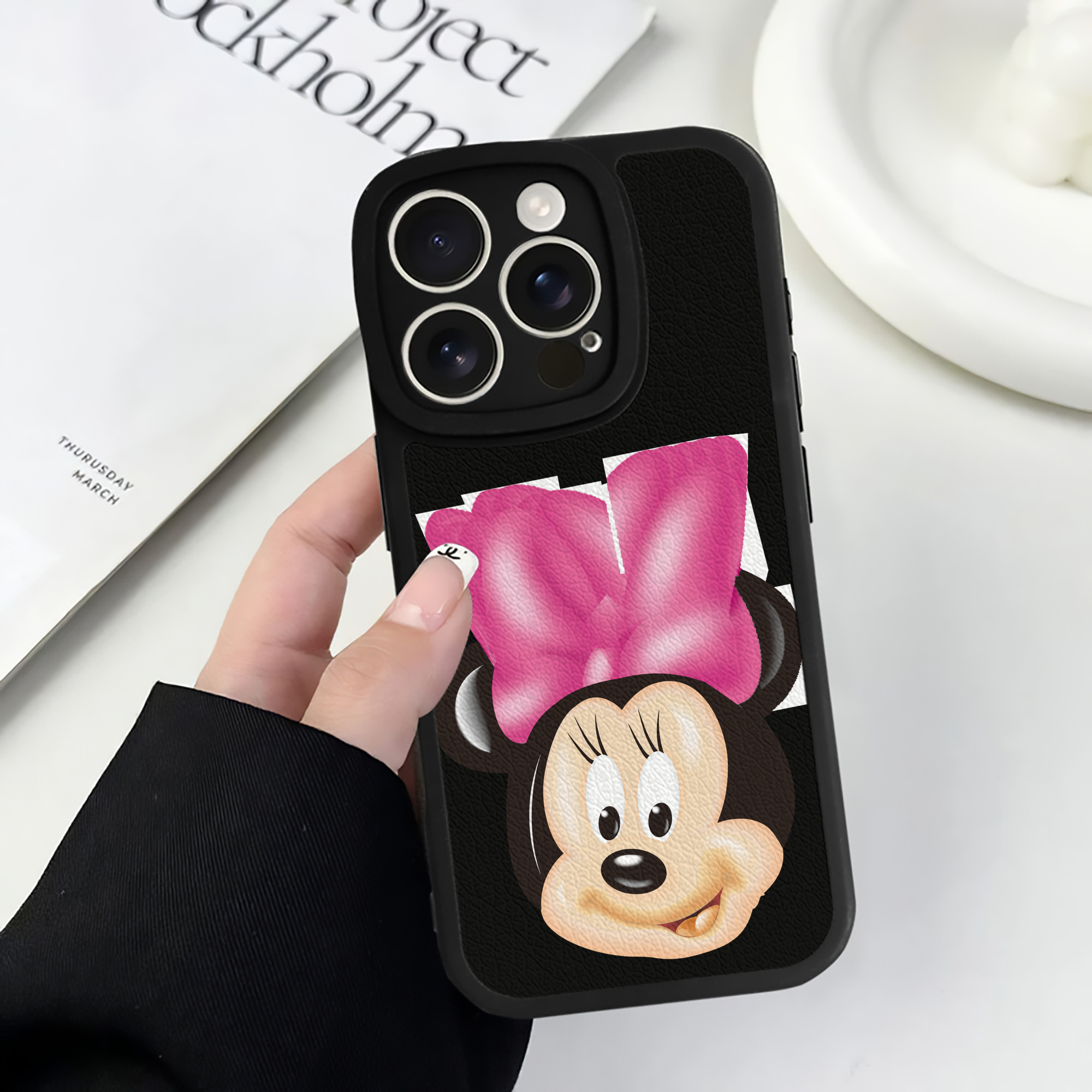 （画像用） ミッキーマウス Mickey Mouse 【iPhone 16シリーズ対応】シリコンスマホケース（レザー調） 材質：シリコン